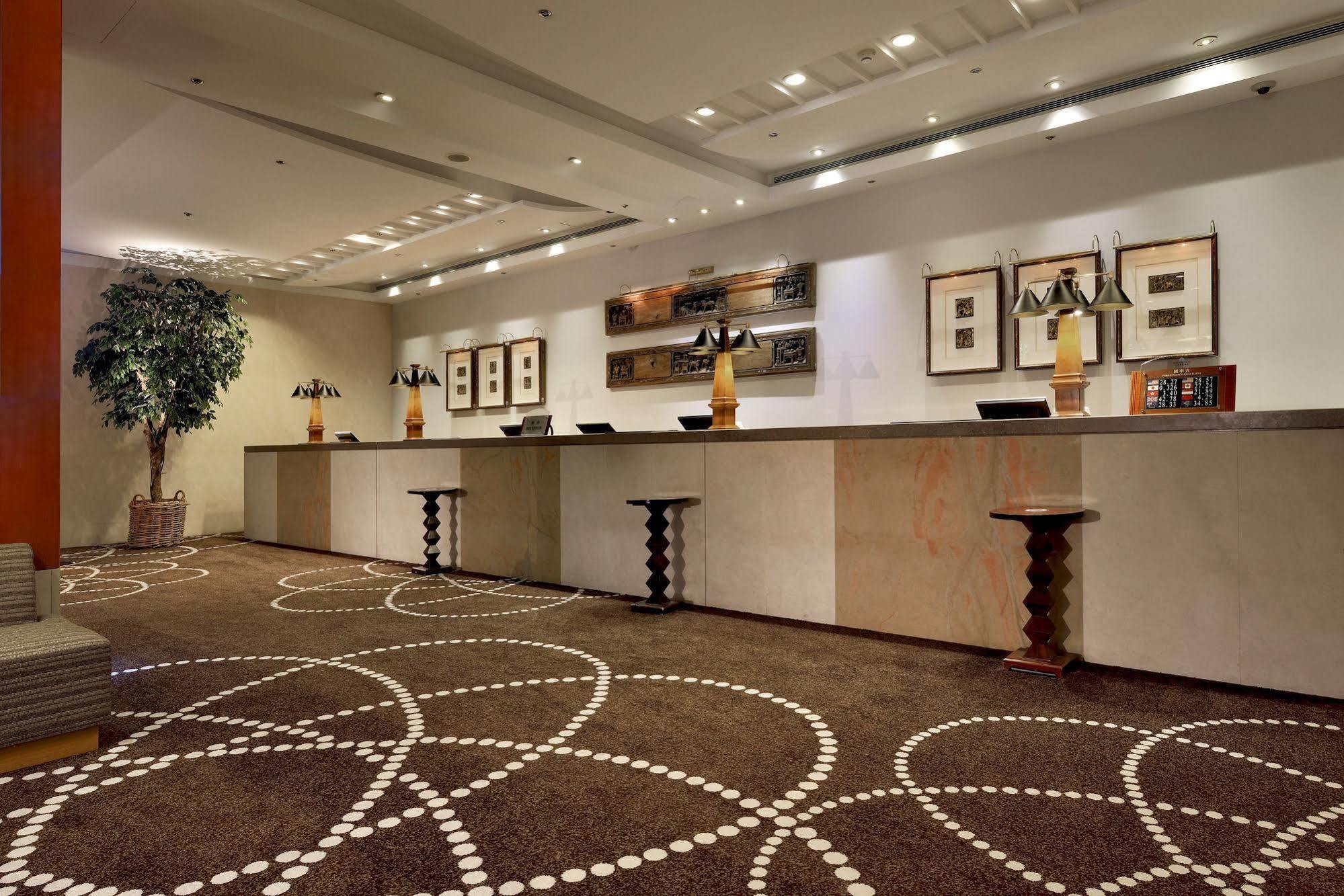Hotel Royal Hsinchu Buitenkant foto The lobby of the hotel