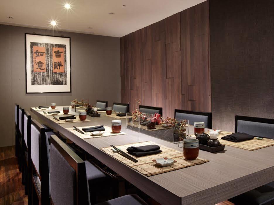 Hotel Royal Hsinchu Buitenkant foto A private dining room at a restaurant in Tokyo